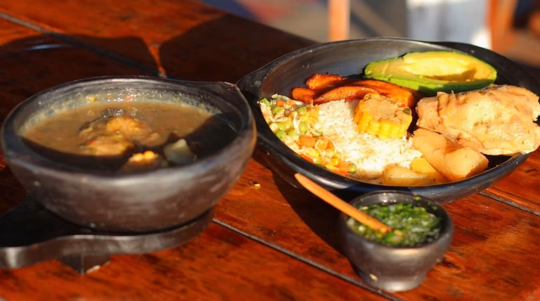 Découvrez les boulettes de riz au thon subtilement relevées au teriyaki, une savoureuse escapade culinaire venue du Japon